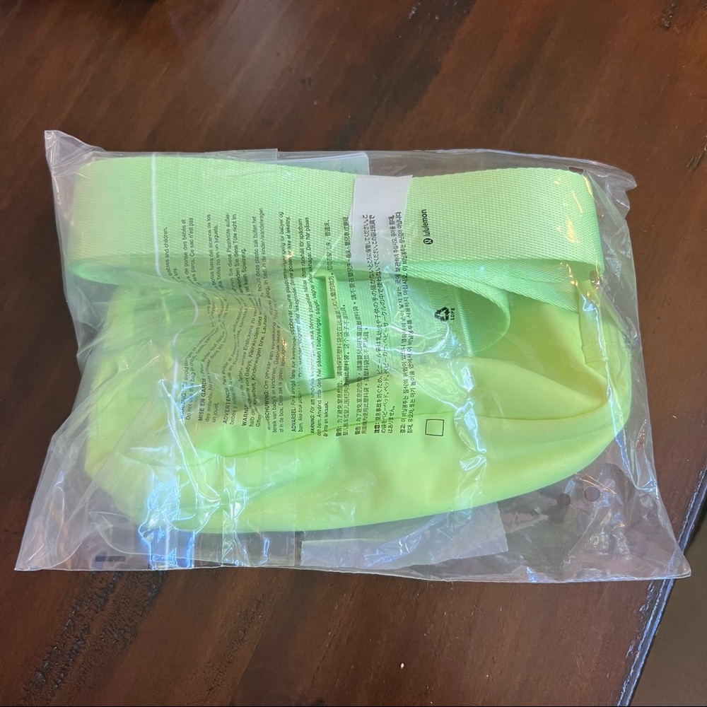 🍋Lululemon Everywhere Belt Bag Extended Strap in Faded Zap - Picture 9 of 9